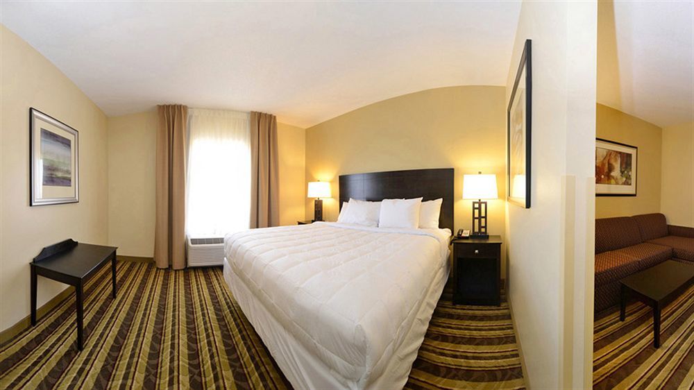 Hampton Campbell Hotel 3*