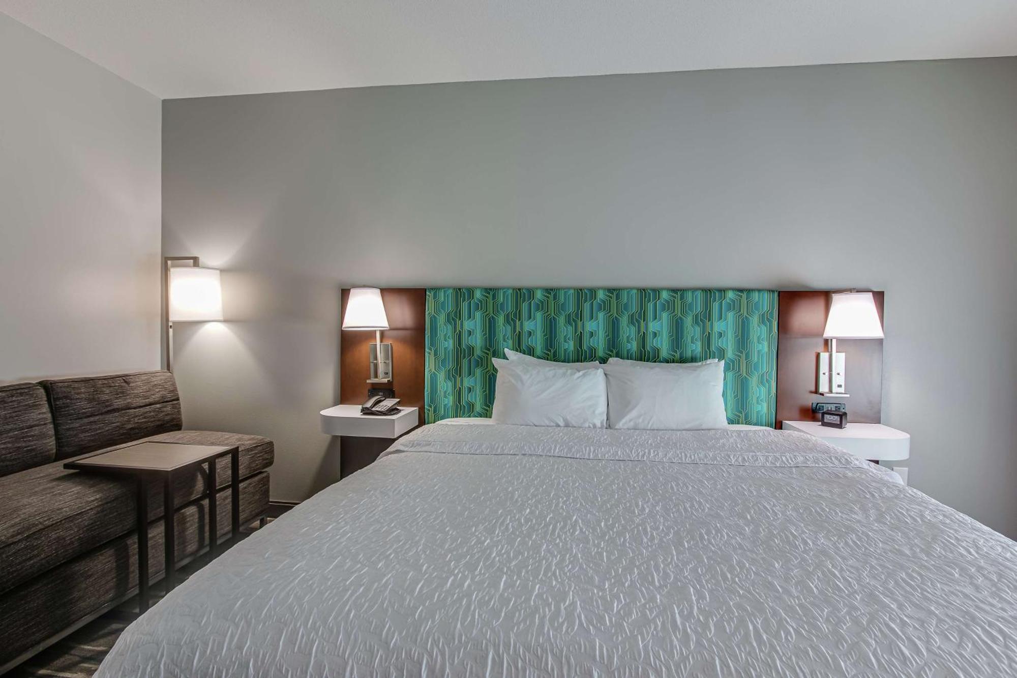 Hotel Hampton Campbell Oak Grove