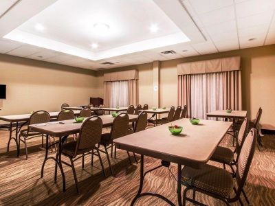 Hotel Hampton Campbell Oak Grove