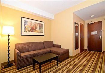 Hampton Campbell Hotel 3*