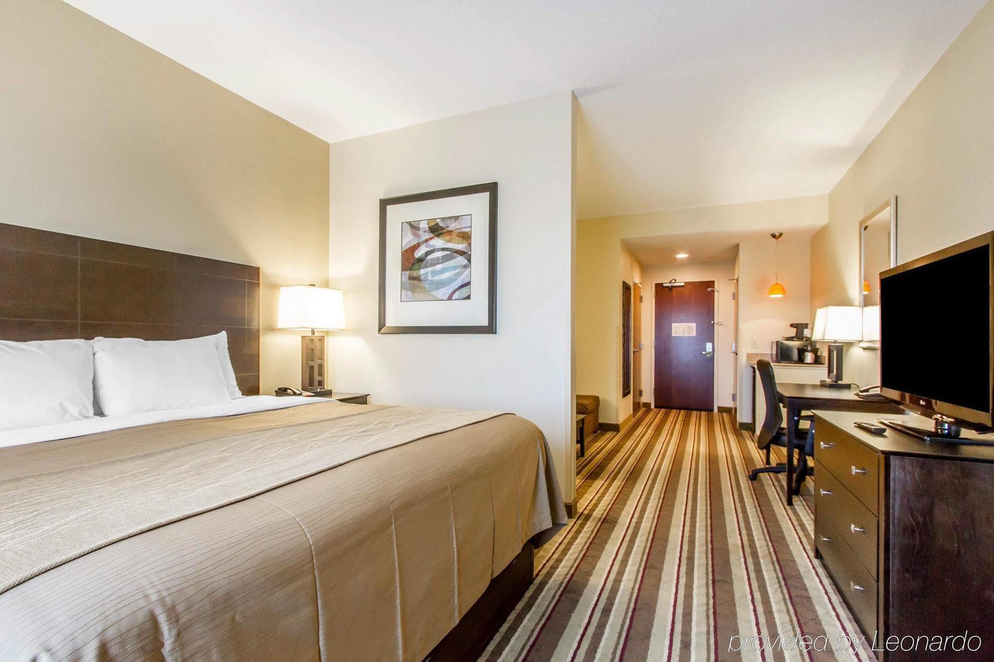 Hampton Campbell Hotel 3*