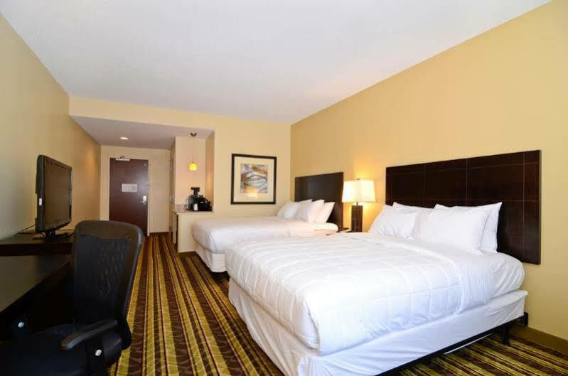 Hampton Campbell Hotel 3*
