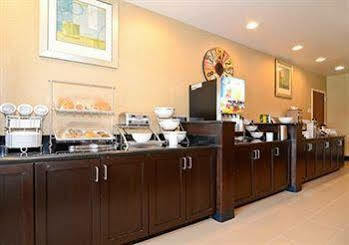 Hotel Hampton Campbell Oak Grove